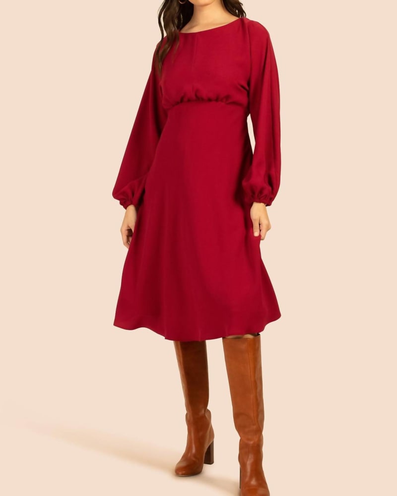 Front of a model wearing a size 10 Vanita Dress In Sumac in Sumac by Trina Turk. | dia_product_style_image_id:345326